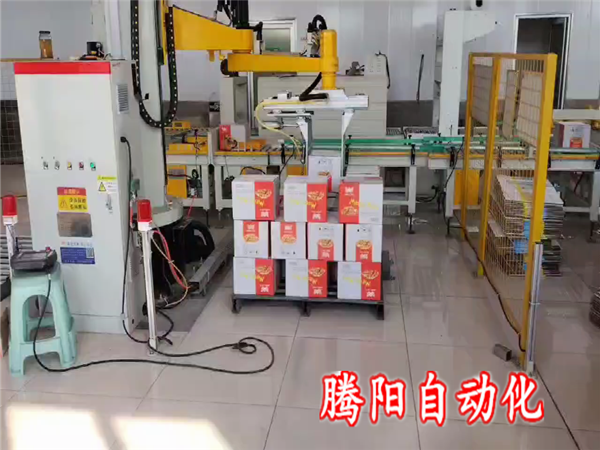 箱裝食品立柱碼垛機器人在生產(chǎn)線扮演著不可或缺的角色